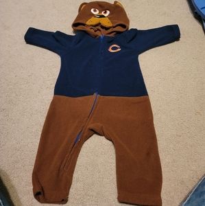 Infant Chicago Bears onesie with bear hood